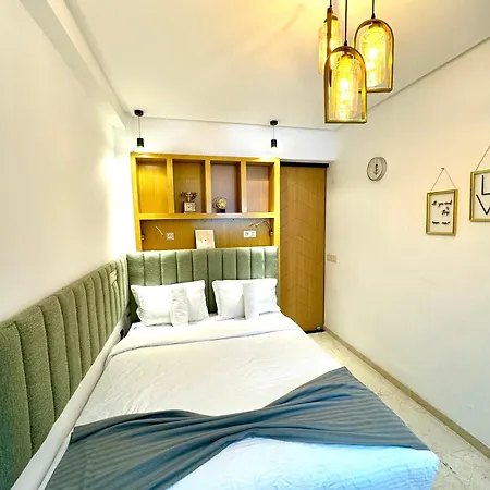Appartement Centre Ville Gueliz Avec Balcon Vue Piscine
